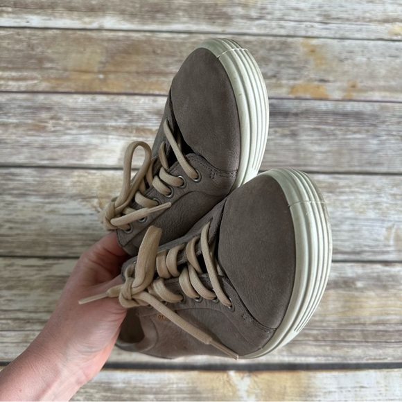 Ecco Suede Leather Sneakers Shoes Gray Extra Width Sz 10 - Picture 3 of 11